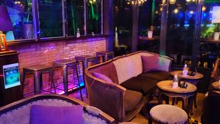 BAR LOUNGE
